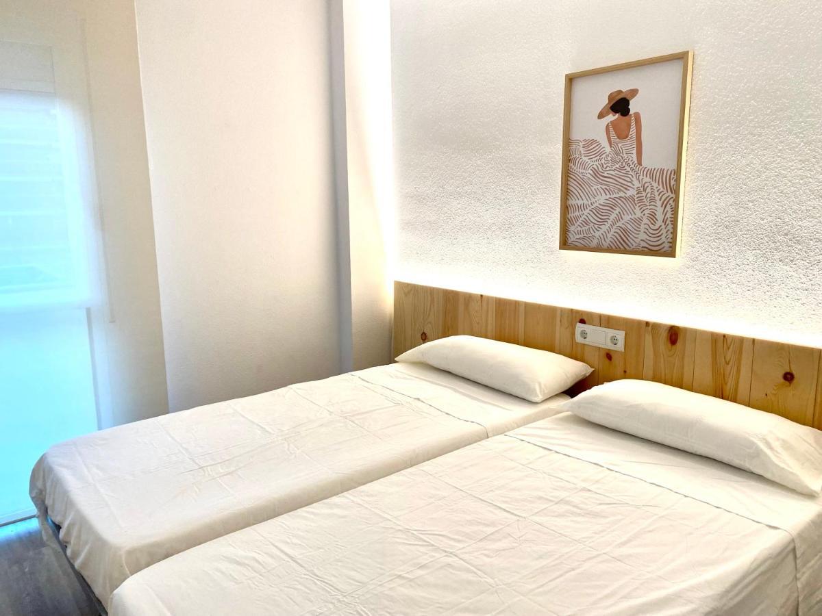 Apartamento Con 3 Habitaciones, Terraza Y Jardin Comunitario Con Piscina En ซานต์อันโตนี เด กาโลเญ ภายนอก รูปภาพ